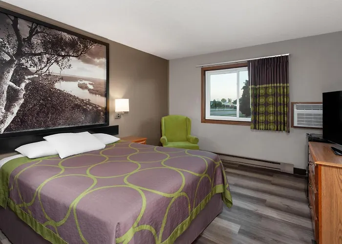 Super 8 By Wyndham Green Bay Near Stadium